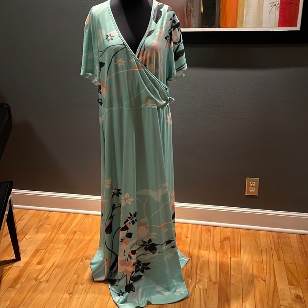 Lily mint floral accent wrap bodice stretch short sleeve maxi. NWT. 1XL.